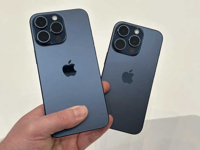 Trên tay iPhone 15 Titan xanh cực cháy
